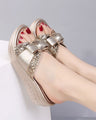 Sandalen met schuine hakverhoging