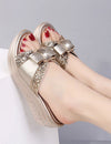 Sandalen met schuine hakverhoging